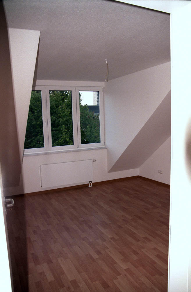 240-225 Traumhafte 3-Zimmer-Wohnung in ruhiger Stichstraße mit großzügiger Dachterrasse - Photo 4